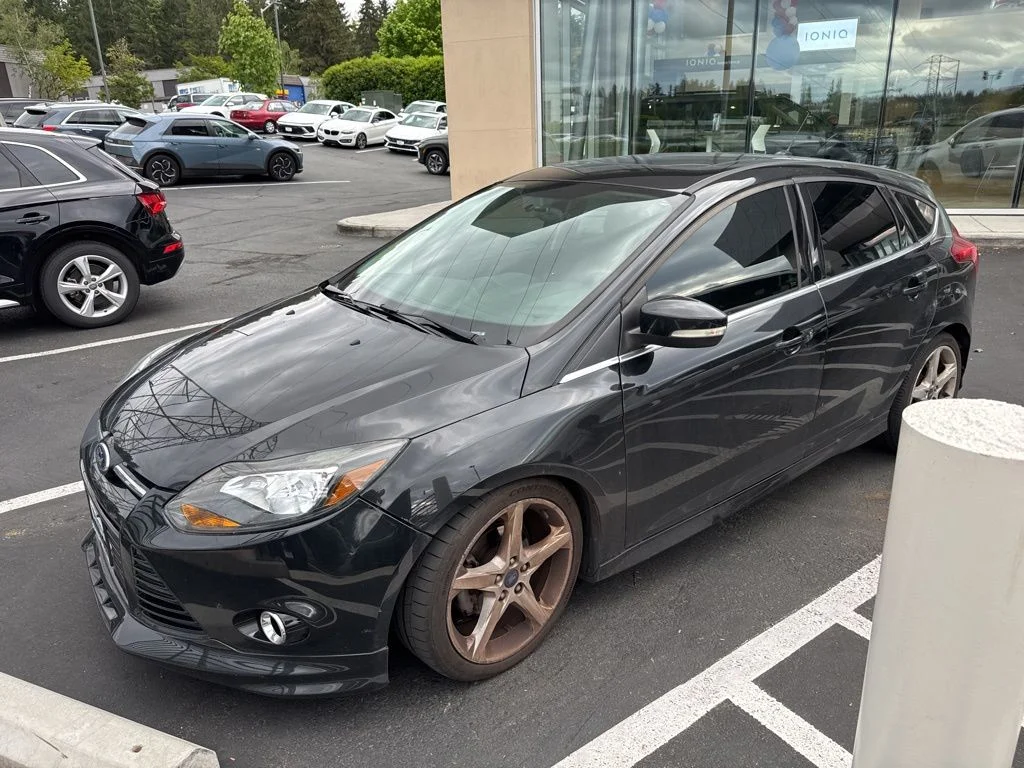 2014 Ford Focus 5 Door Hatch Titanium's photo