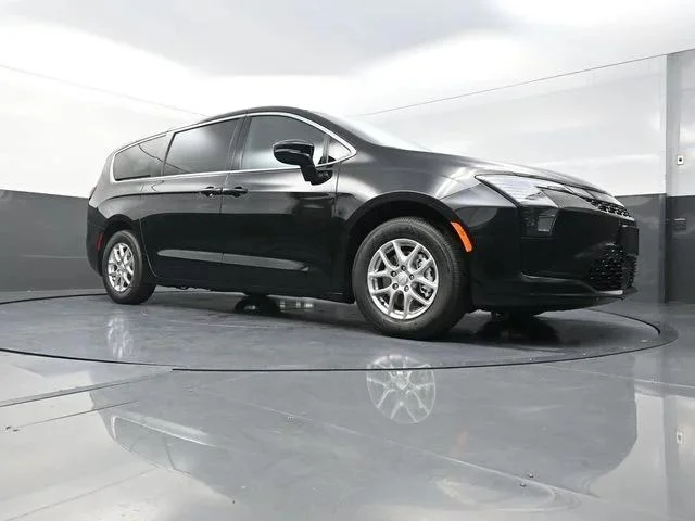 New 2027 Diamond Black Crystal Pearl-Coat Exterior Paint Chrysler Select image 19