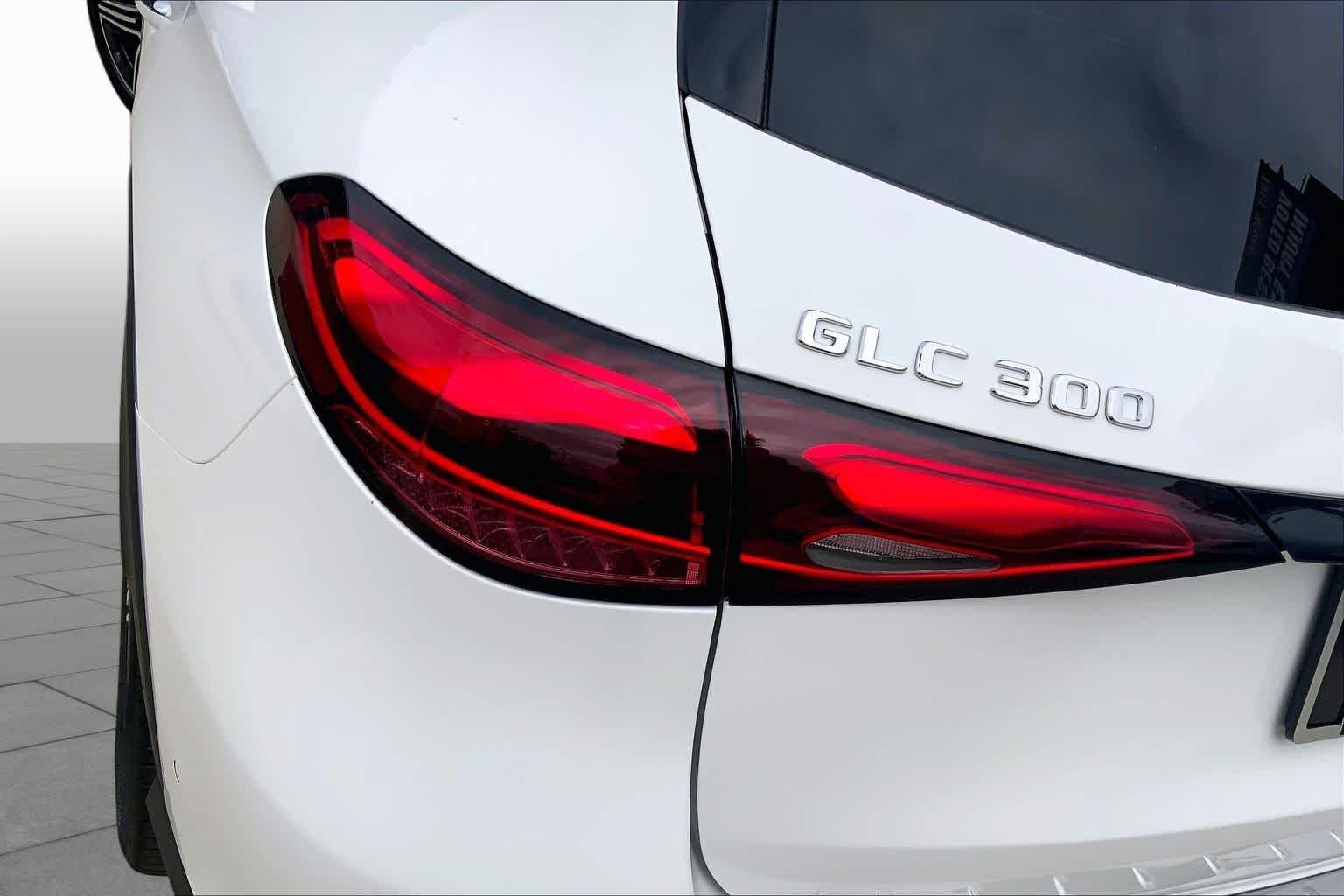 New 2027 Polar White Mercedes-Benz GLC 300 image 14