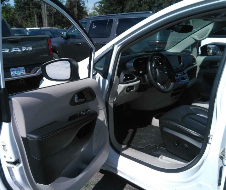 Used 2023 White Chrysler Touring L image 9