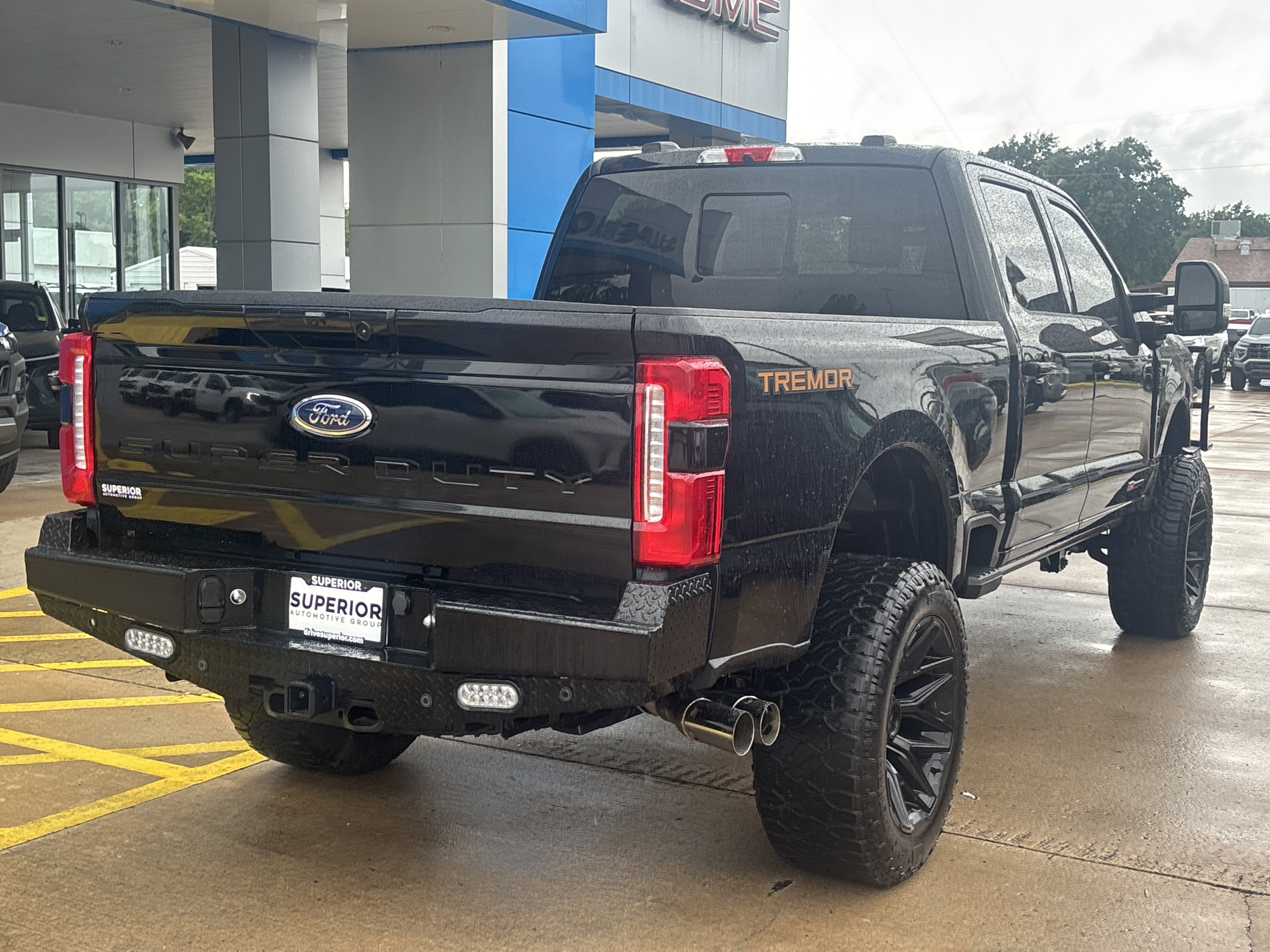 Used 2023  Ford XL image 3