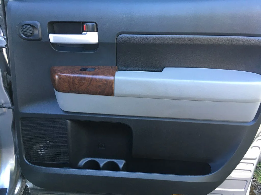 Used 2010 Silver Toyota Limited image 31