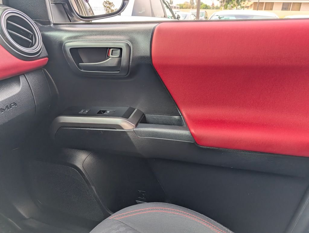 2020 Toyota Tacoma SR5 - Photo 21