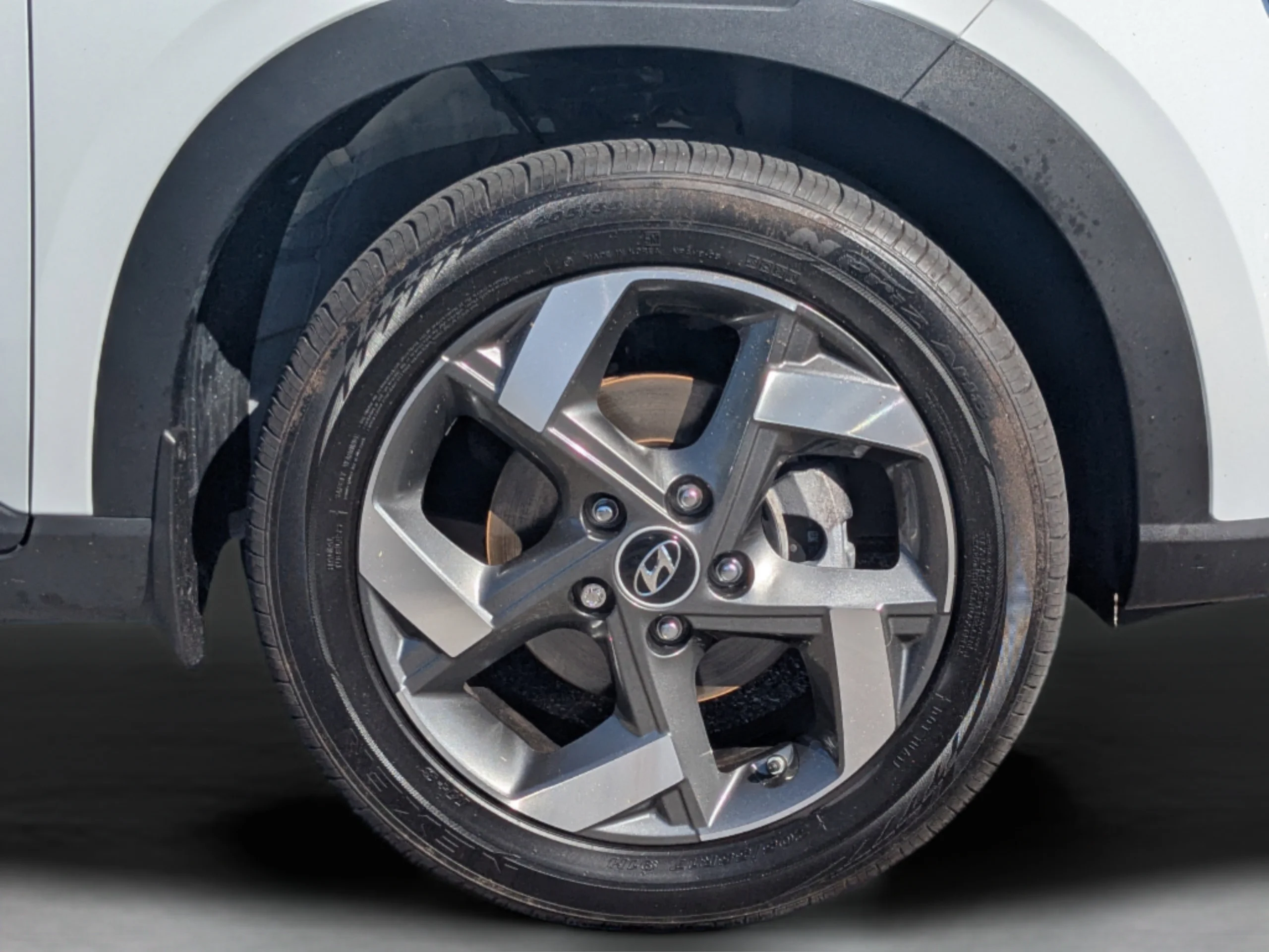 Used 2025 Lunar White Hyundai SEL image 33
