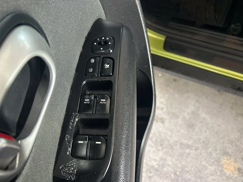Used 2014 Green Kia Plus image 32