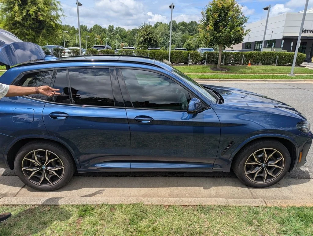 Used 2022 Blue Metallic BMW xDrive30i image 4