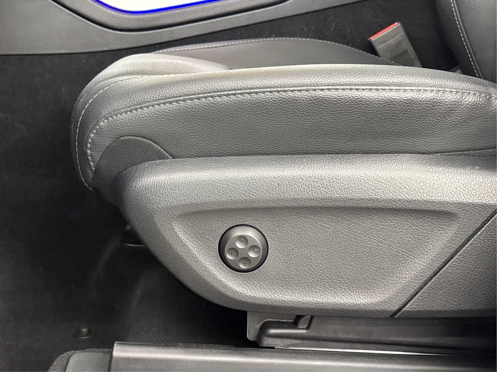 Certified Used 2024 Cirrus Silver Metallic Mercedes-Benz GLE 450e Plug-In Hybrid image 37