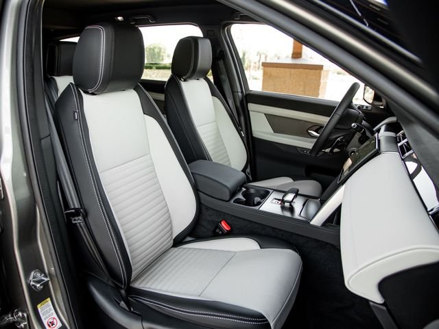 New 2024 Silicon Silver Land Rover SE image 25