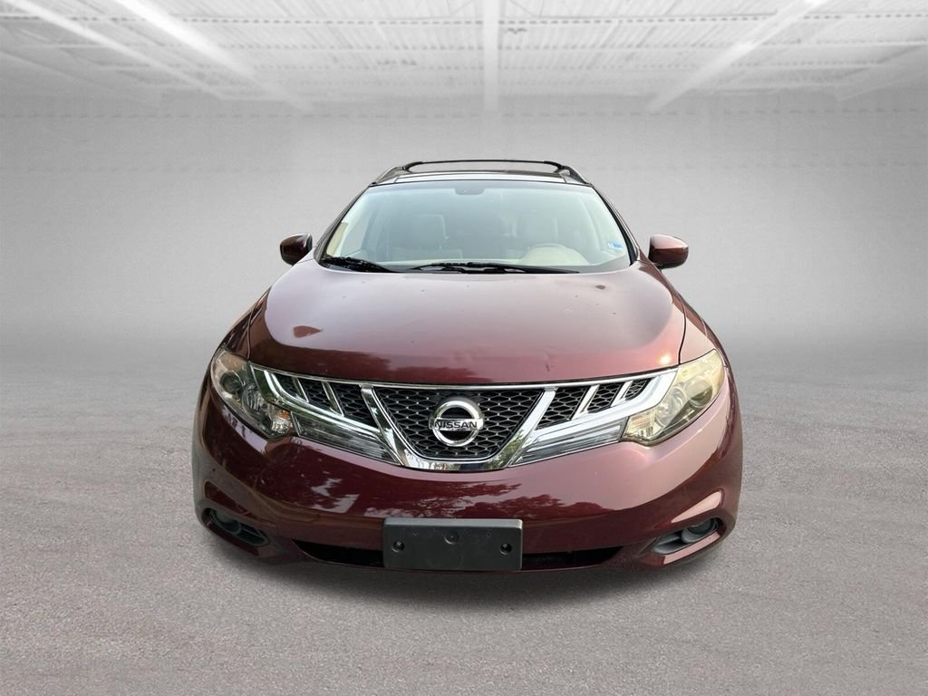 Used 2011 Red Nissan SL image 9