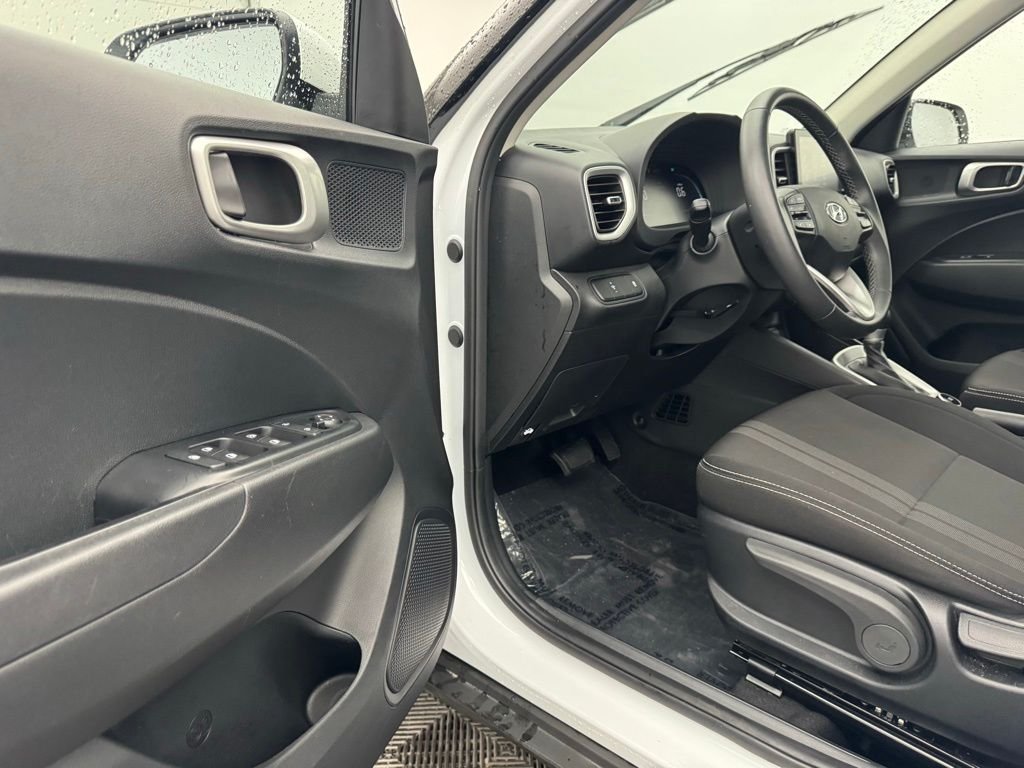 Used 2025 Lunar White Hyundai SEL image 14