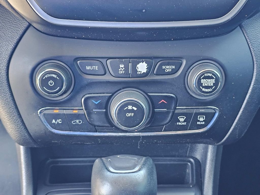 Used 2021 Beige Jeep Latitude Plus image 33