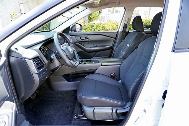 Used 2025 White Nissan S image 13