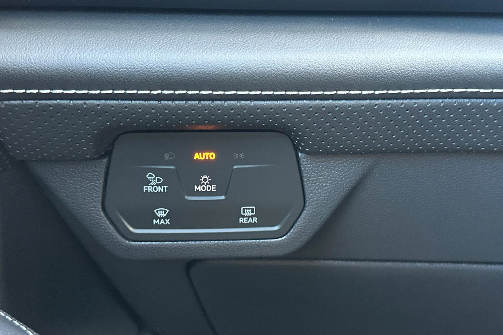 New 2026 Silver Volkswagen 2.0T SE w/Technology image 24