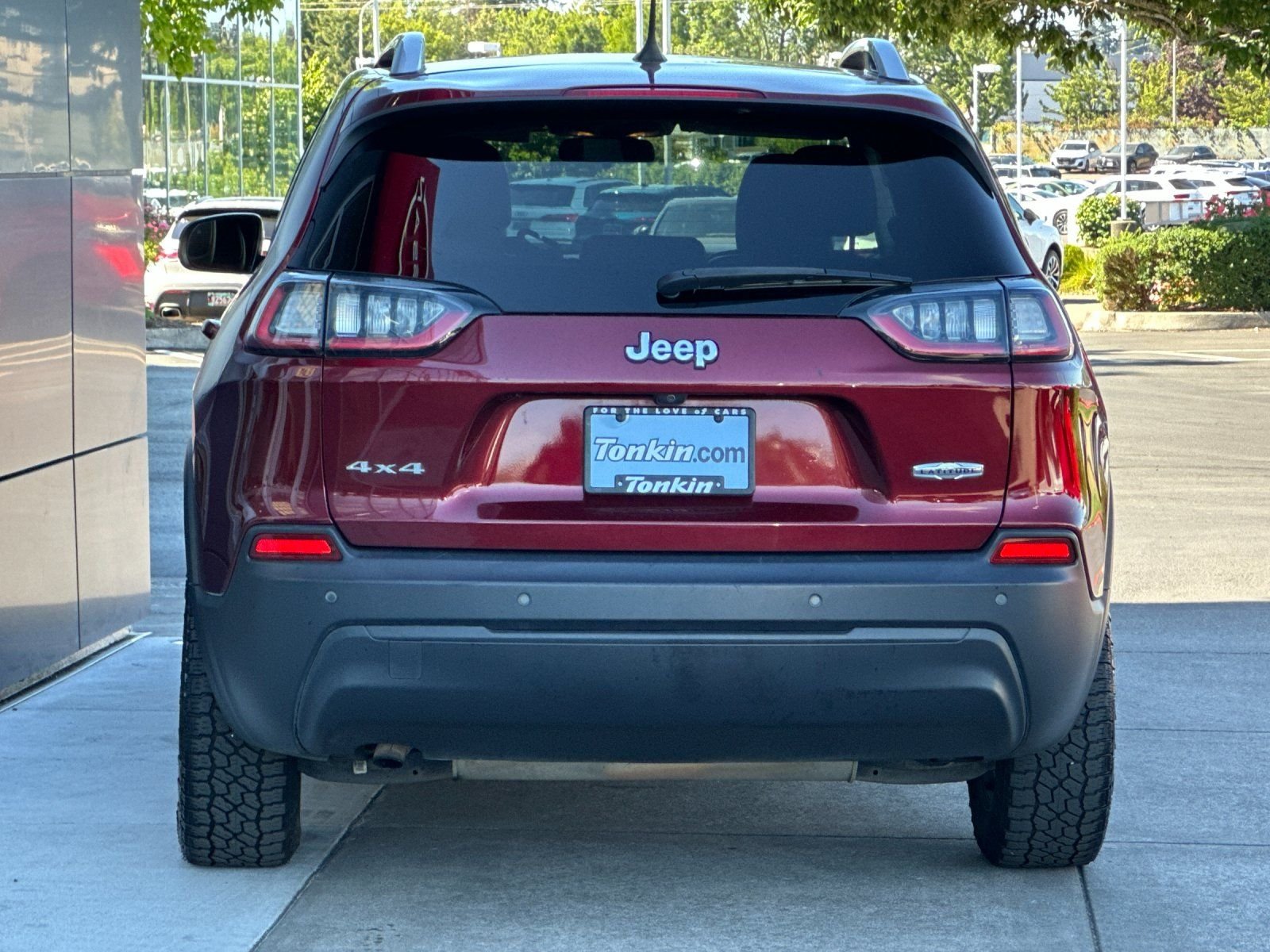 Used 2019 Velvet Red Pearlcoat Jeep Latitude Plus image 3