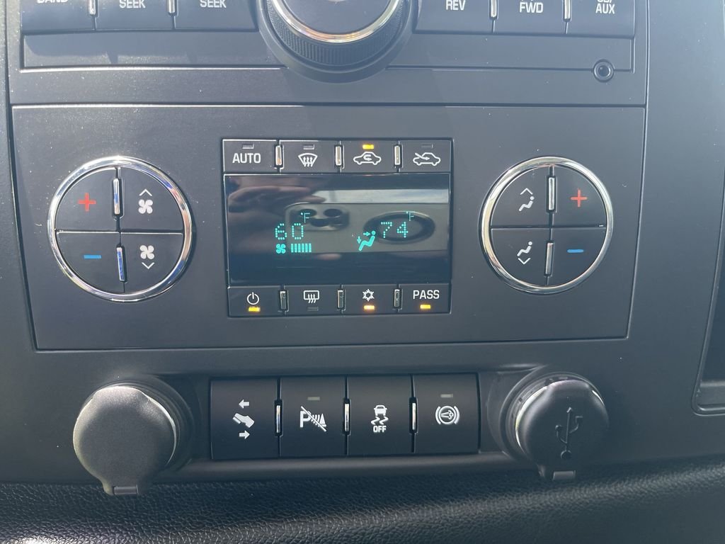 Used 2014 Black Chevrolet LT image 21