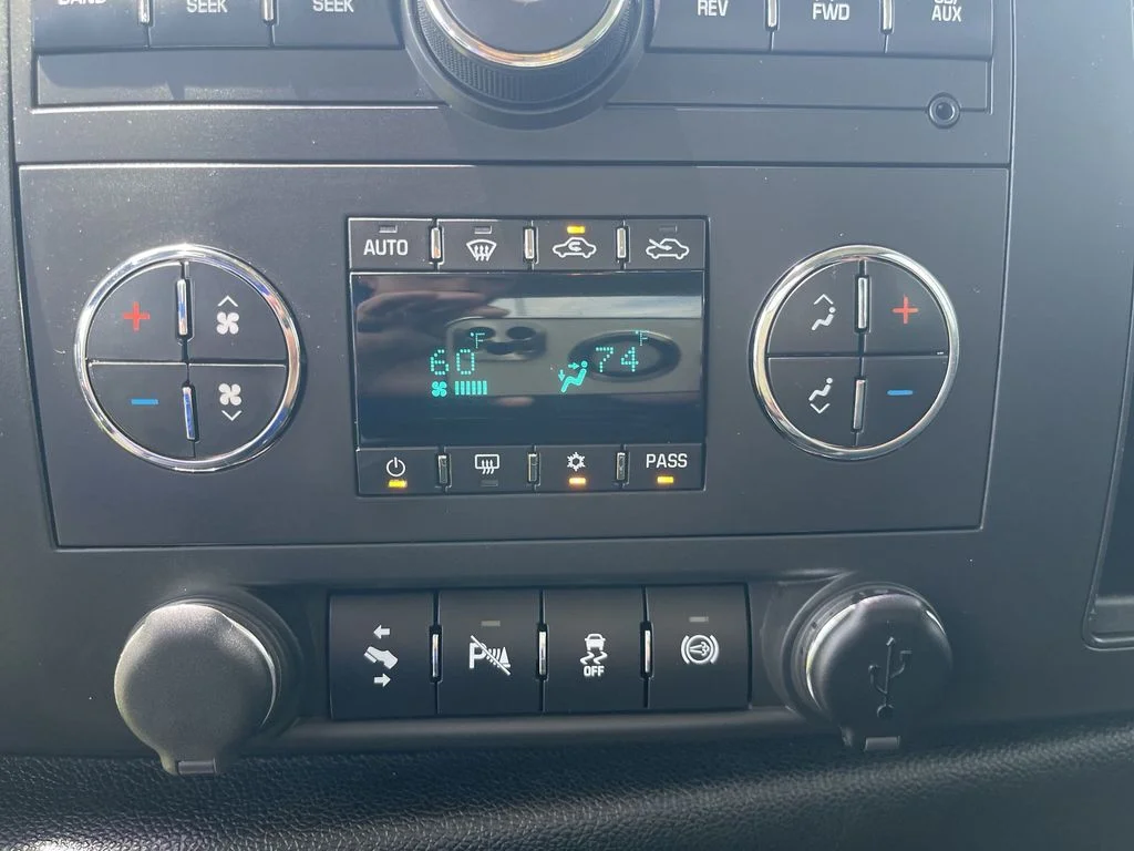 Used 2014 Black Chevrolet LT image 21