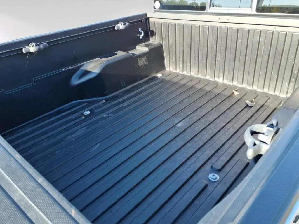 Used 2019 Silver Toyota SR image 10
