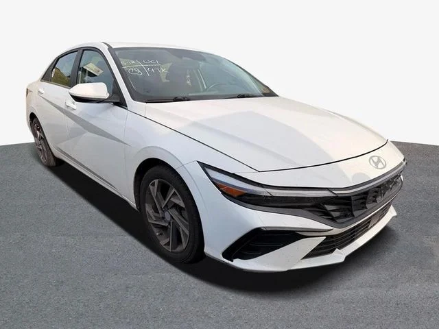 Used 2024 White Hyundai SEL image 3