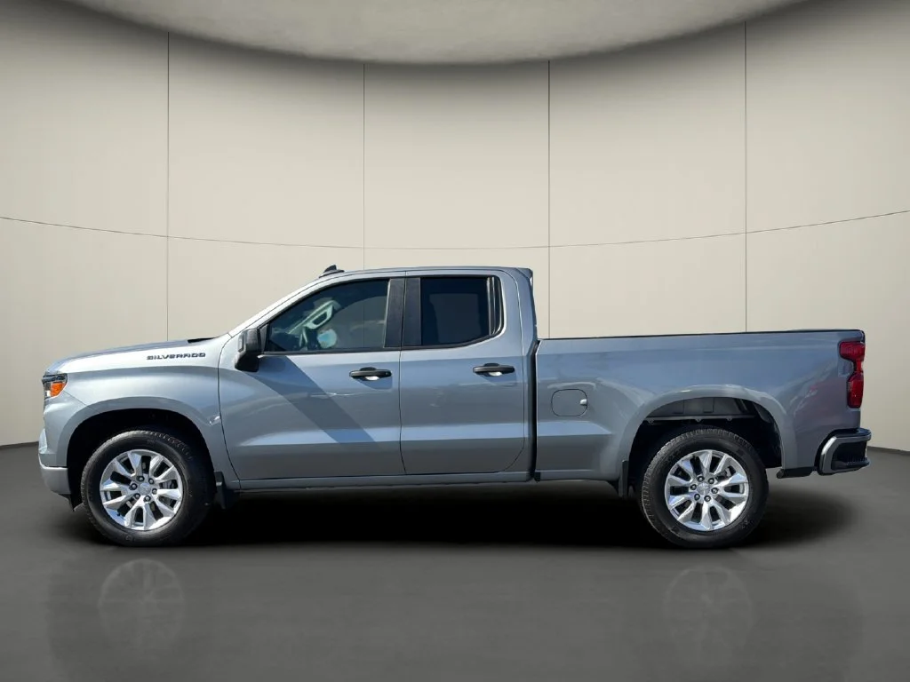 Used 2023 STERLING GRAY METALLIC Chevrolet Custom image 4