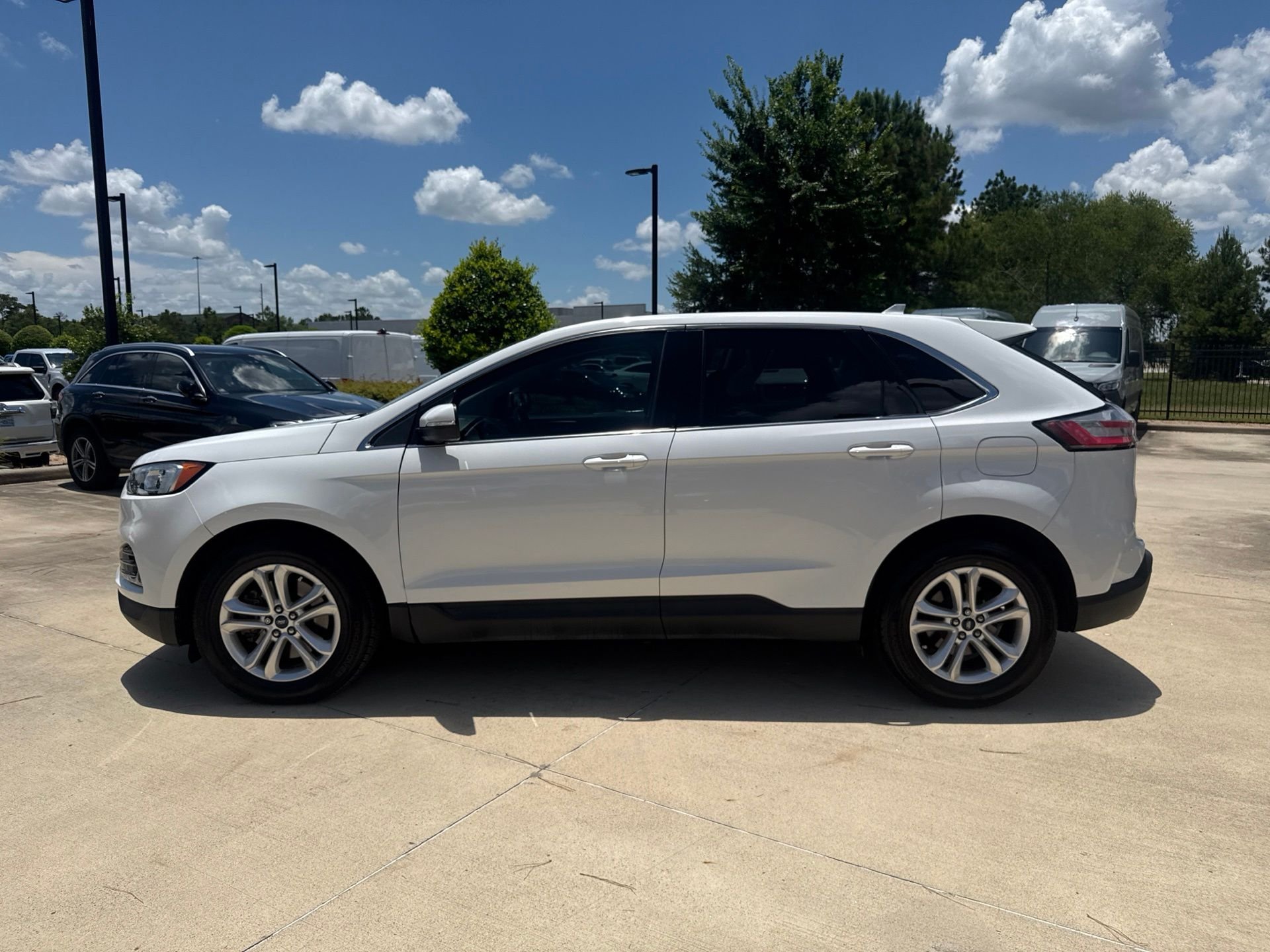 Used 2019 Oxford White Ford SEL image 7