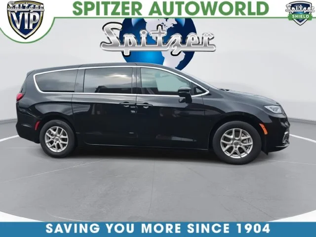 Used 2025 Black Chrysler Select image 10