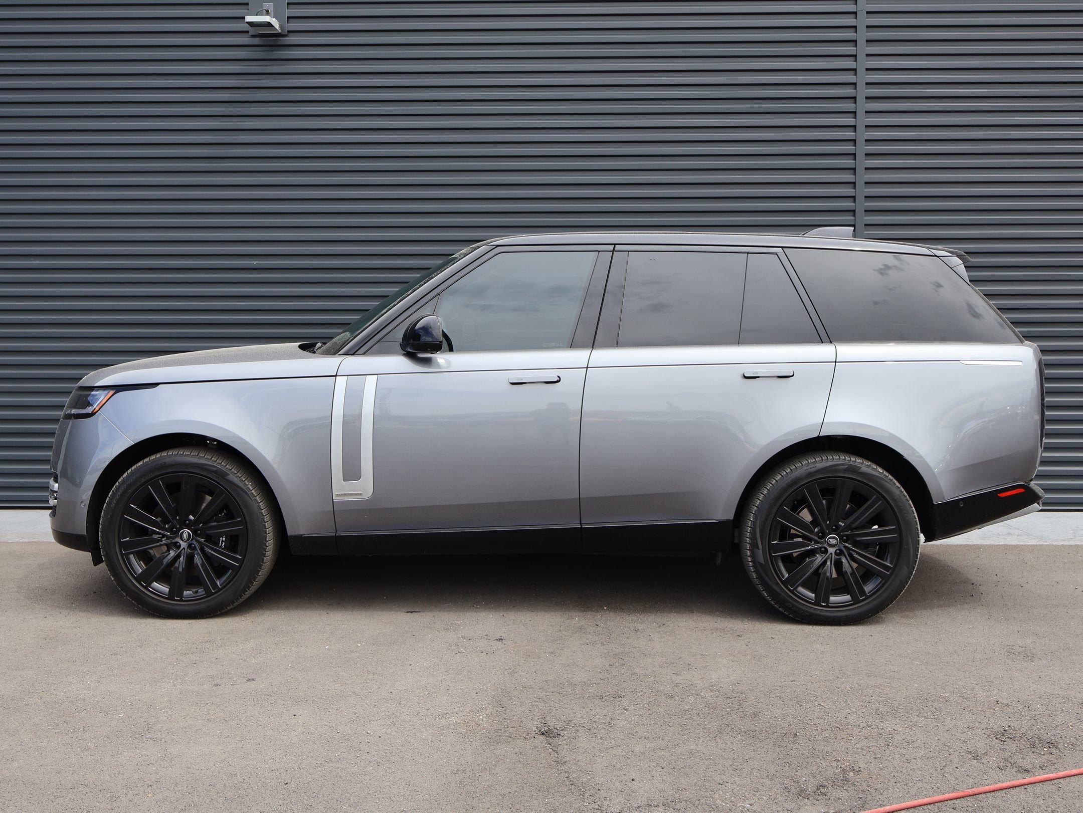 Used 2025 Eiger Gray Metallic Land Rover Autobiography image 2