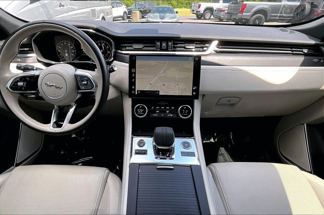 2024 Jaguar F-PACE R-Dynamic S - Photo 9