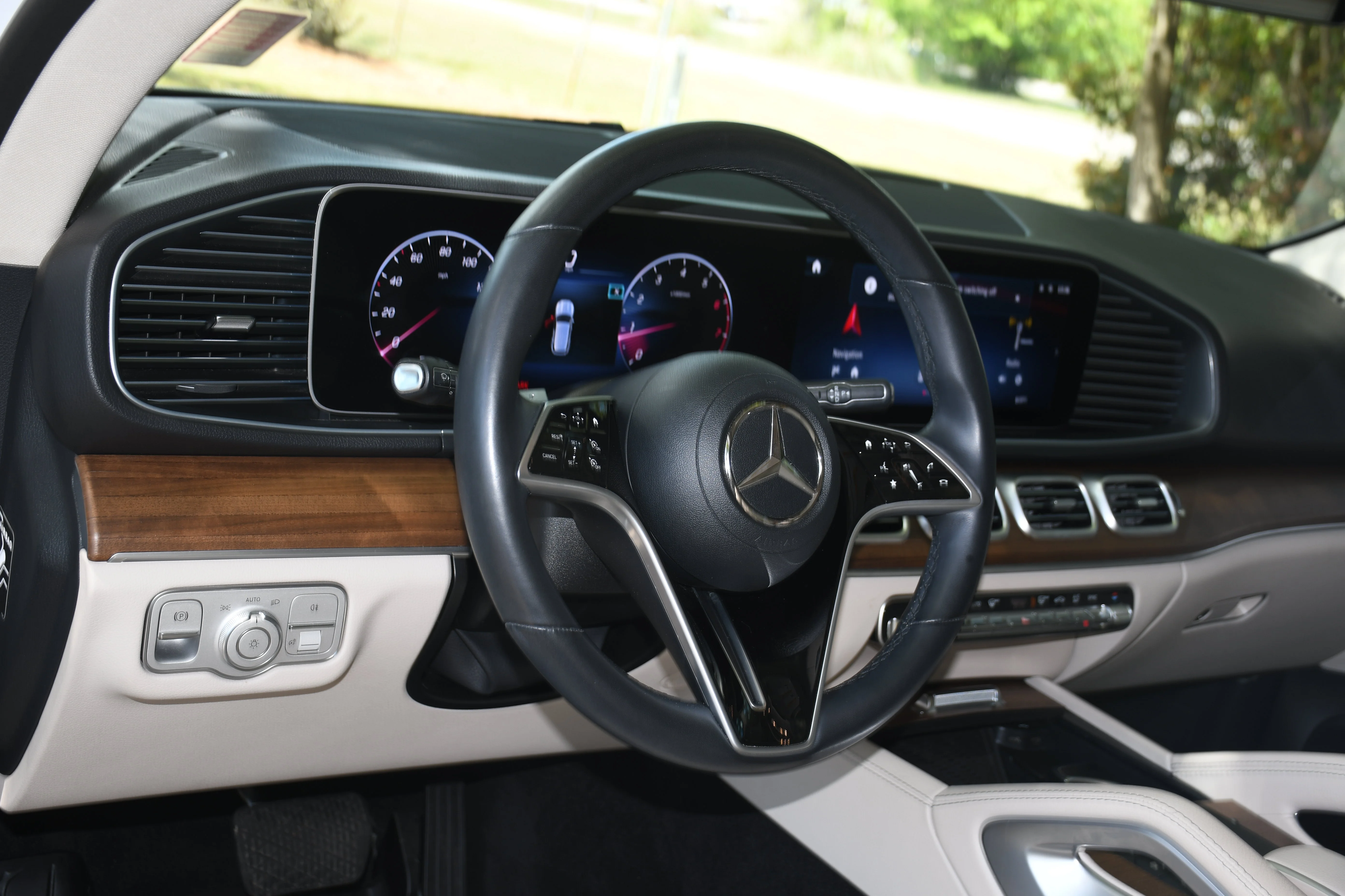 Used 2024 White Mercedes-Benz GLE 450 image 9