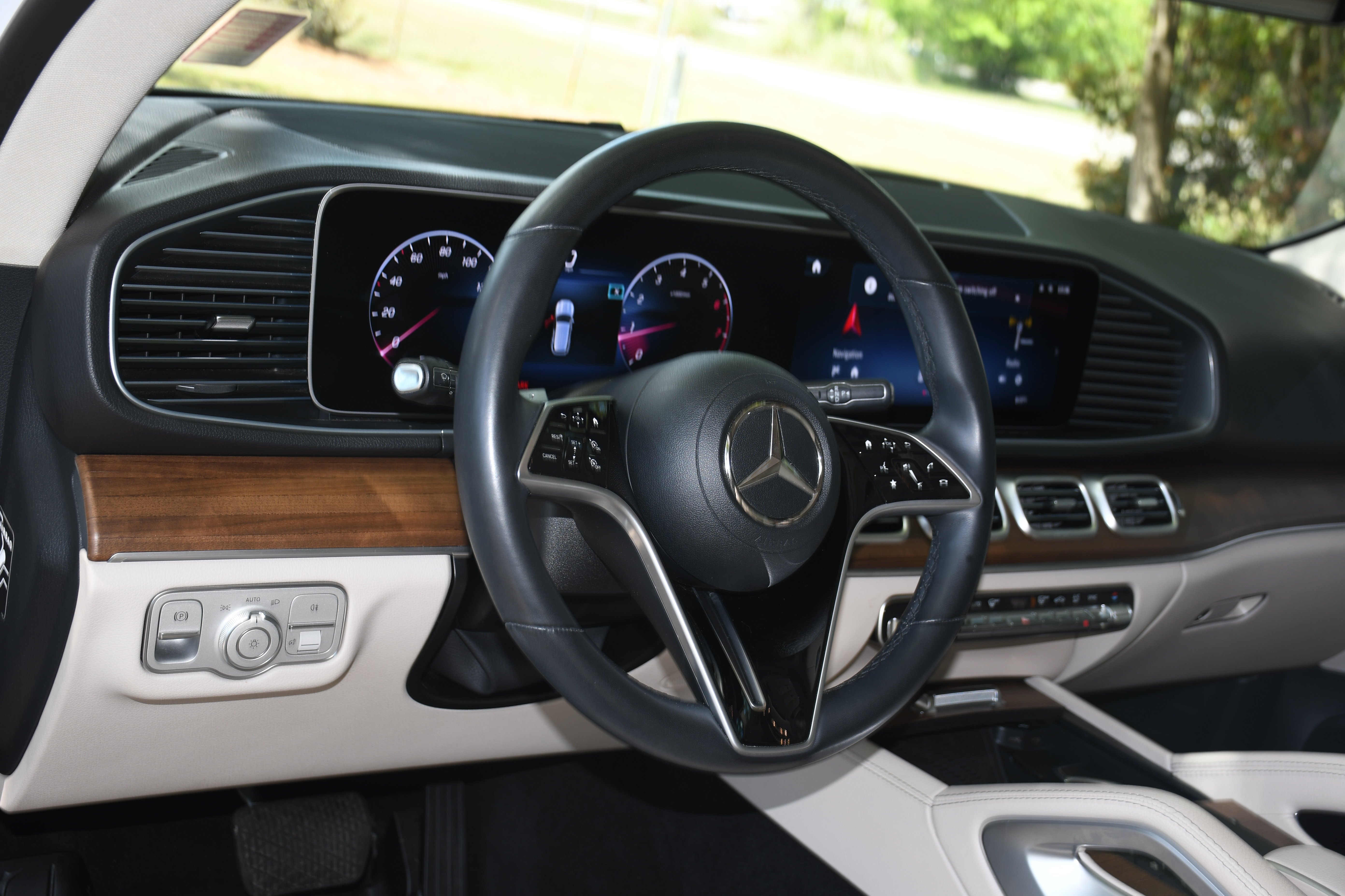 Used 2024 White Mercedes-Benz GLE 450 image 8