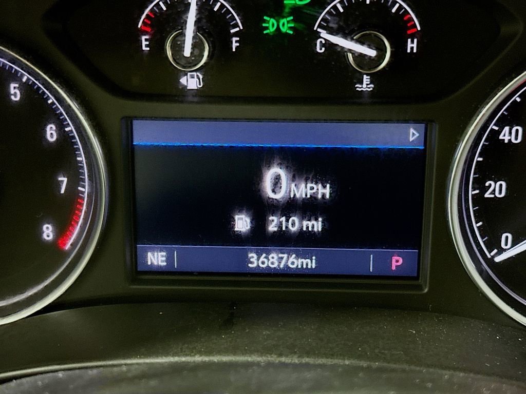Used 2023 Summit White Buick Essence image 12