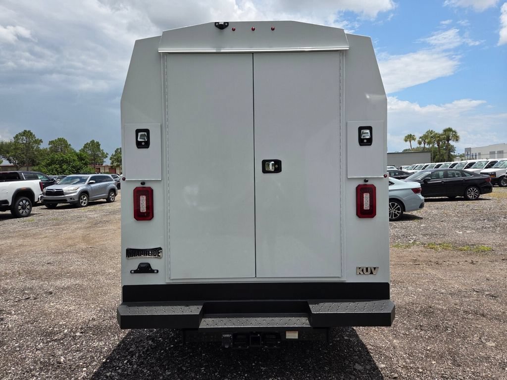 New 2026 Summit White Chevrolet 1WT image 15