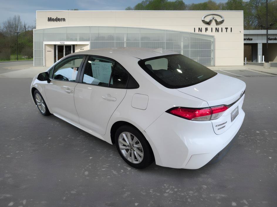 Used 2023 Ice Toyota LE image 5