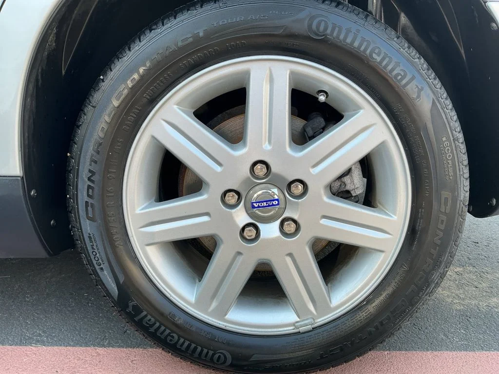 Used 2007 Silver Volvo 2.4i image 29