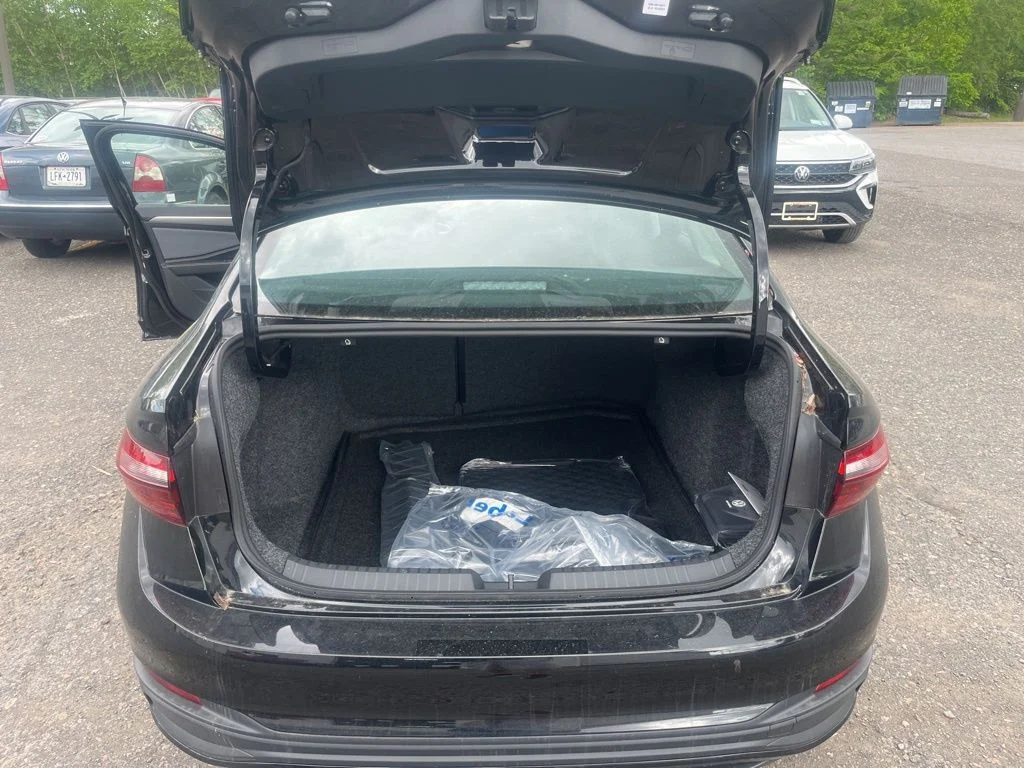 New 2026 Black Volkswagen 1.5T SE image 16