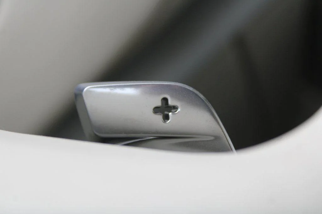 New 2024 Ostuni Pearl White Land Rover SV image 38