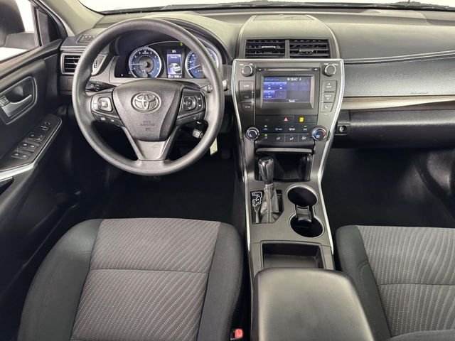 Used 2017  Toyota LE image 5