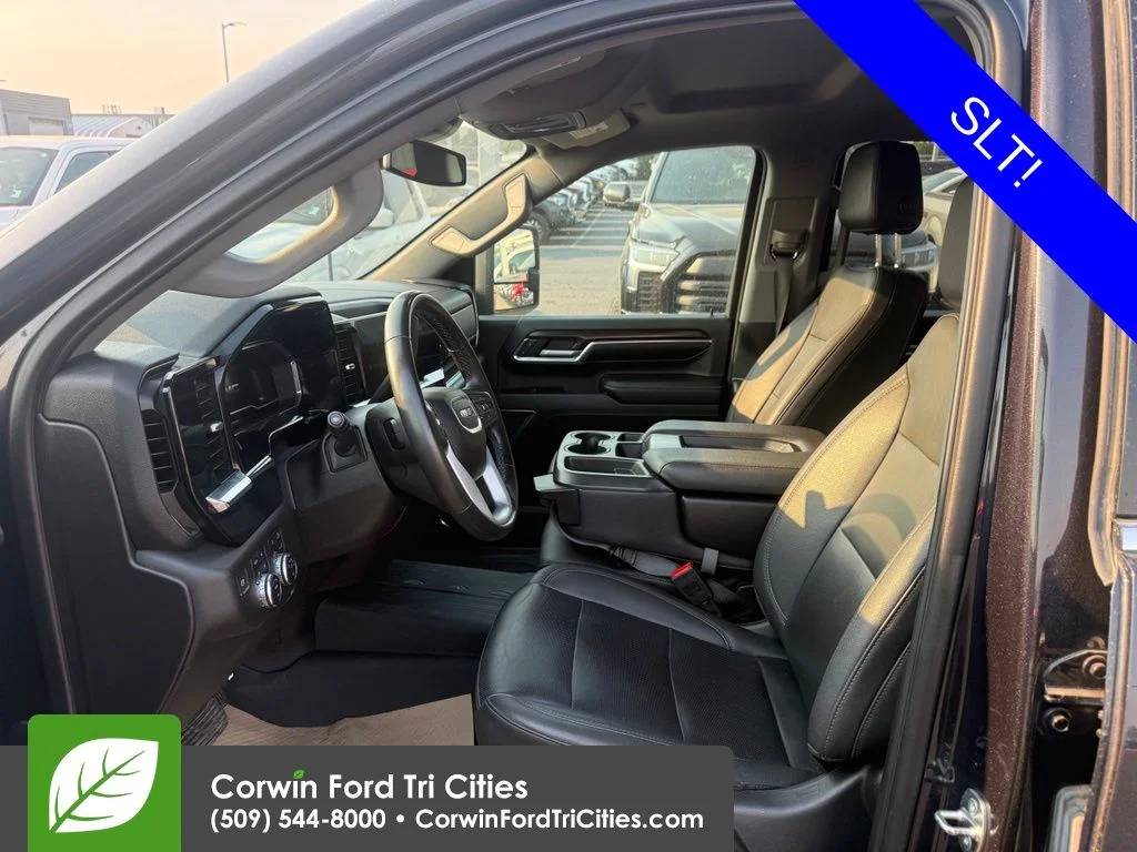 Used 2024  GMC SLT image 2
