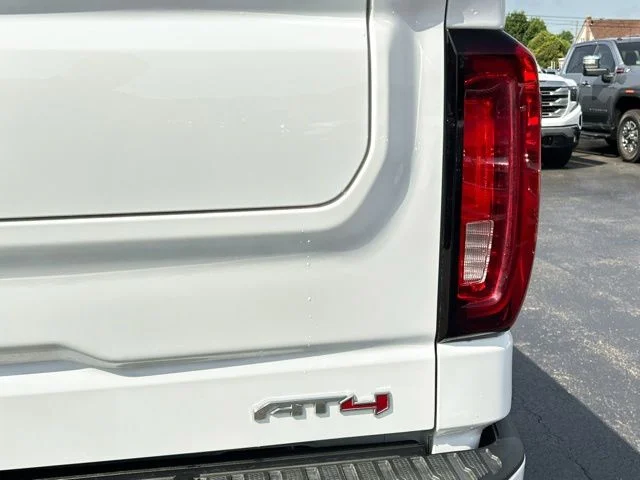 Used 2022 White GMC AT4 image 9