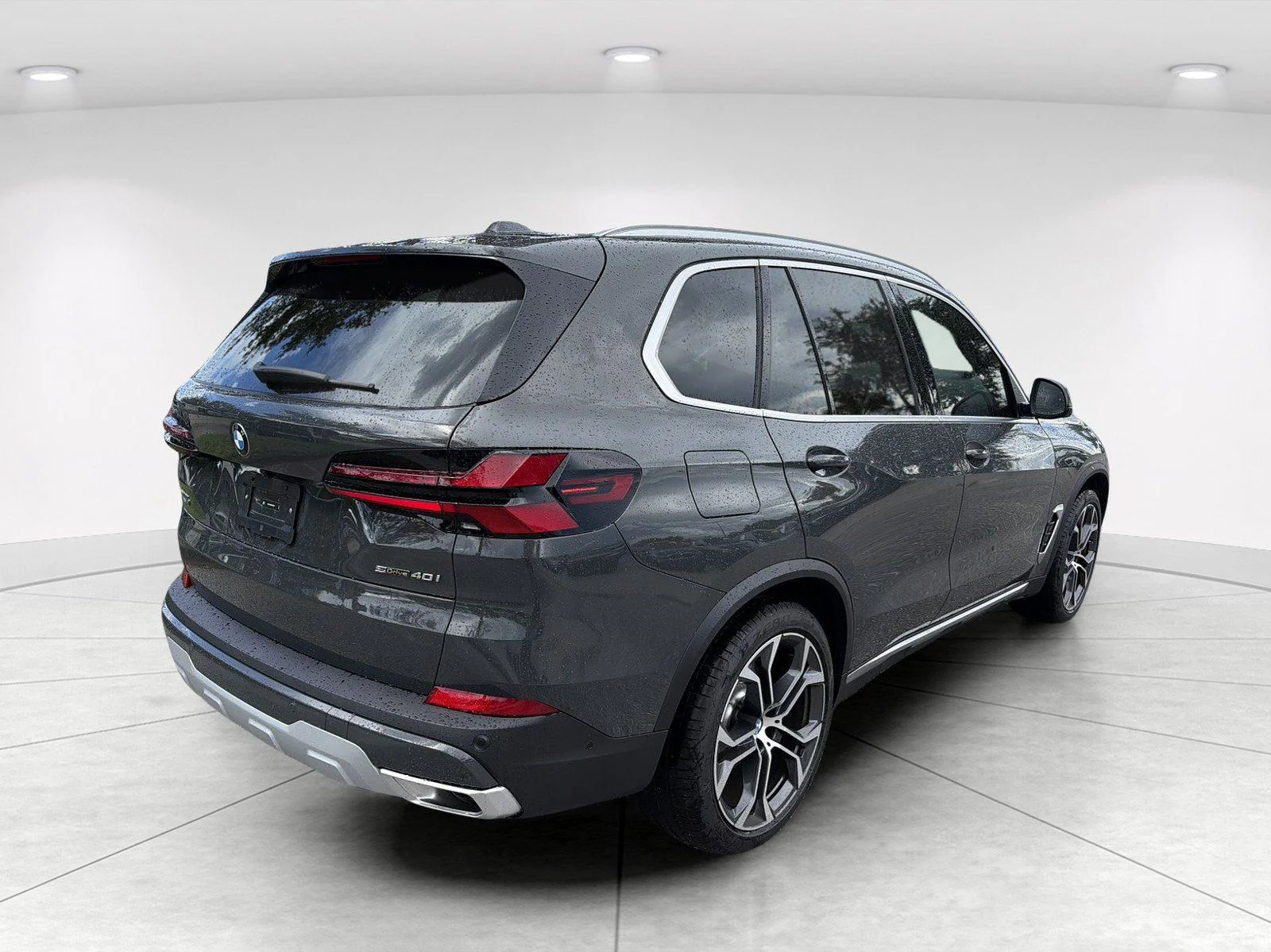 New 2026 Dravit Grey Metallic BMW sDrive40i image 4