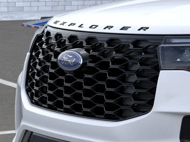 New 2026 Star White Metallic Tri-Coat Ford ST-Line image 43