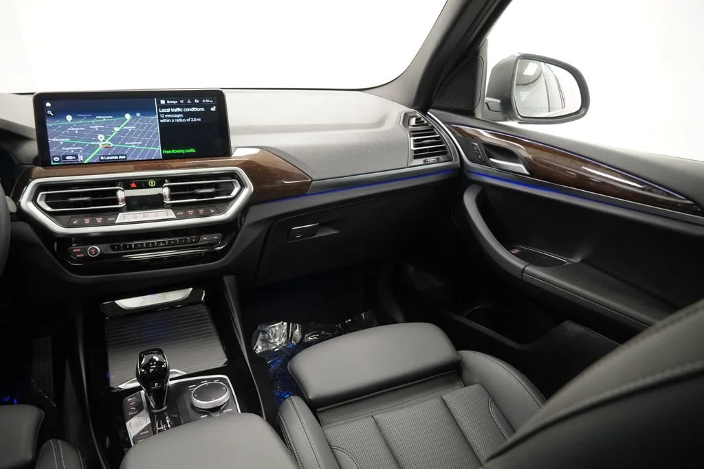 Used 2024 Gray BMW xDrive30i image 16