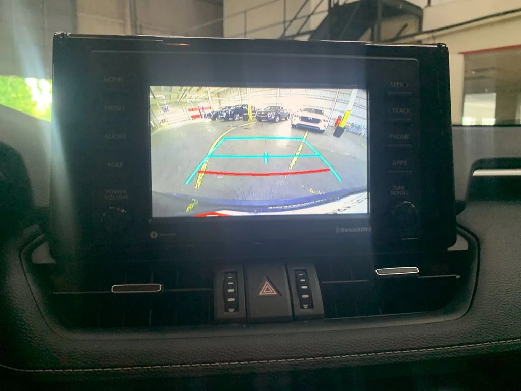 Used 2021  Toyota XLE Premium image 23