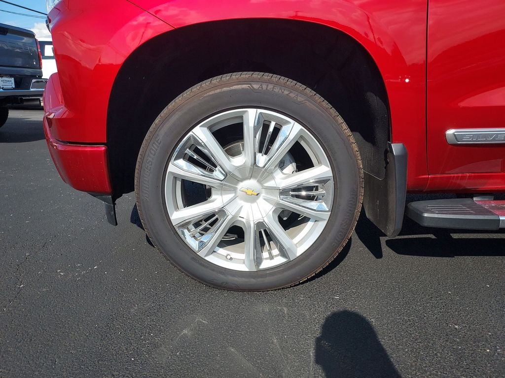 Used 2025 Red Chevrolet High Country image 18