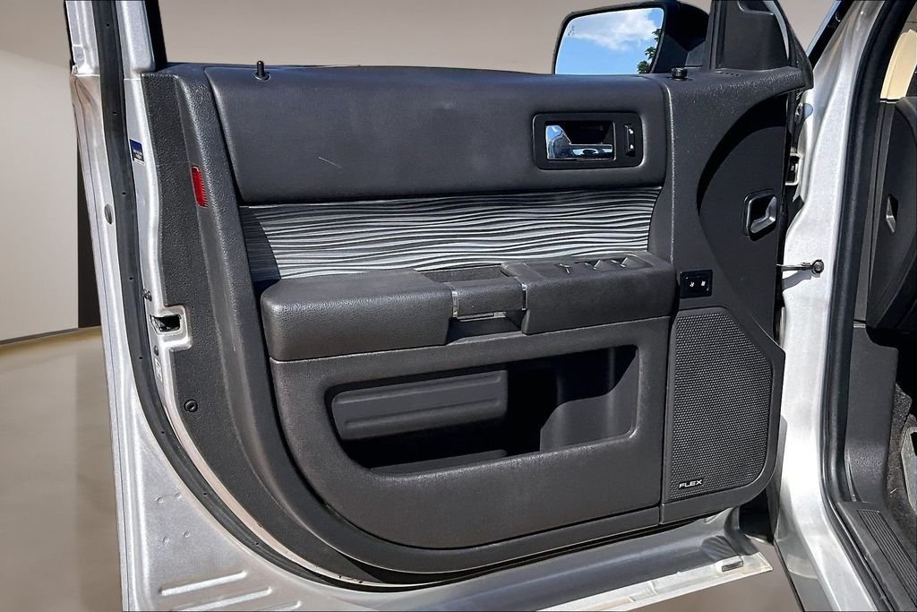 Used 2019 Silver Ford SEL image 18