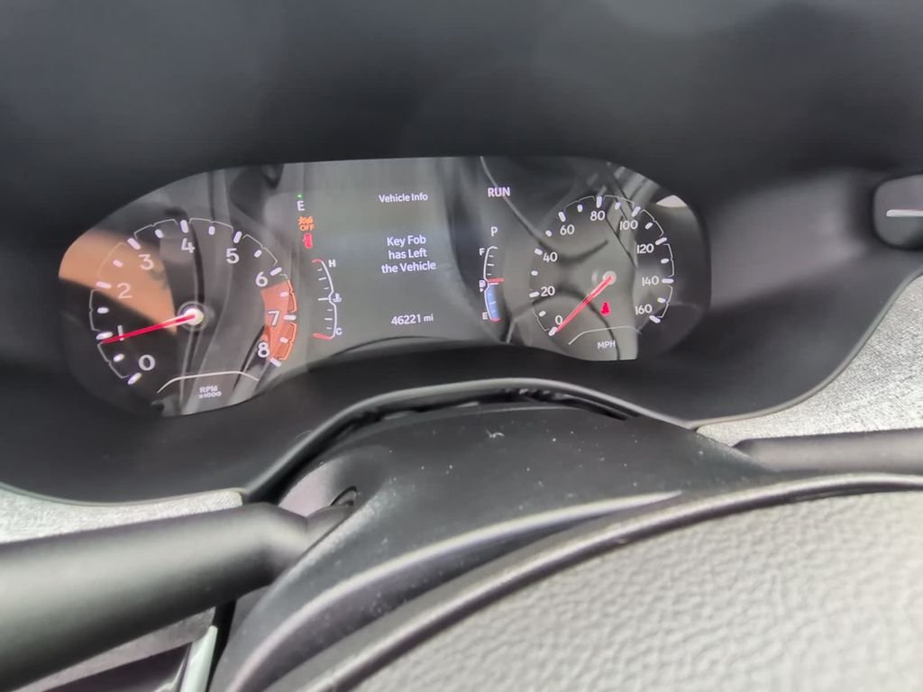 Used 2022 White Jeep Latitude image 21