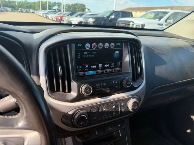 Used 2018 QUICKSILVER METALLIC GMC 2WD SLE image 16