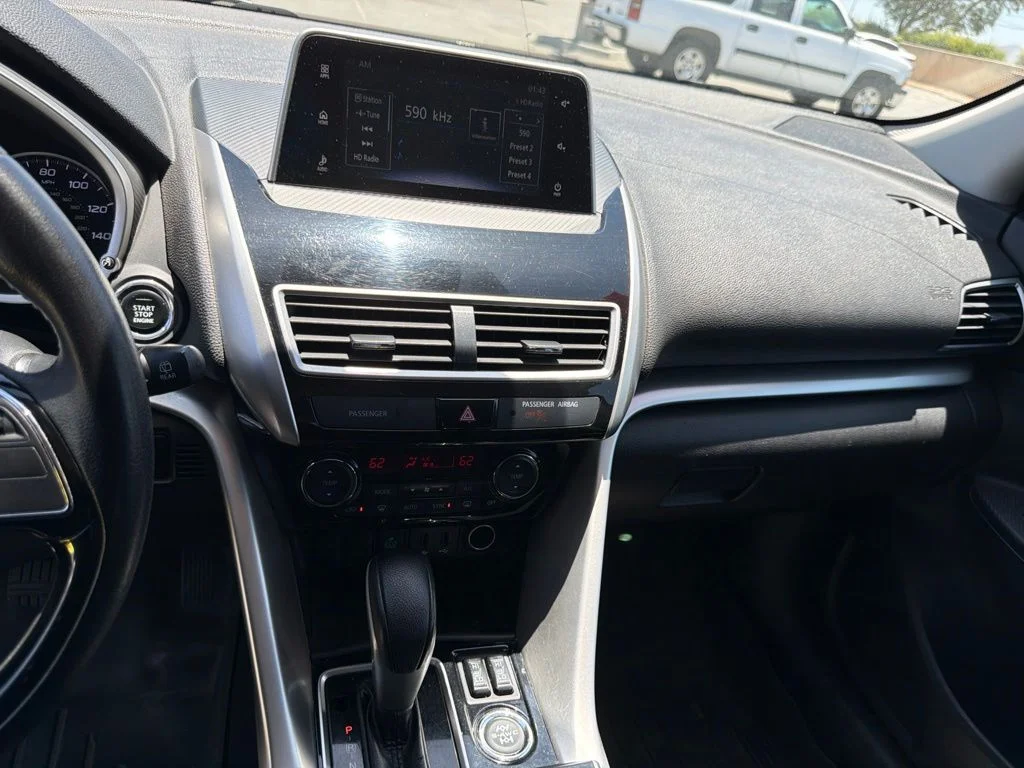 Used 2020  Mitsubishi SE image 17