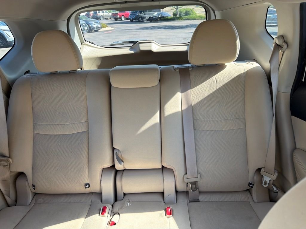 Used 2016 White Nissan SV image 5
