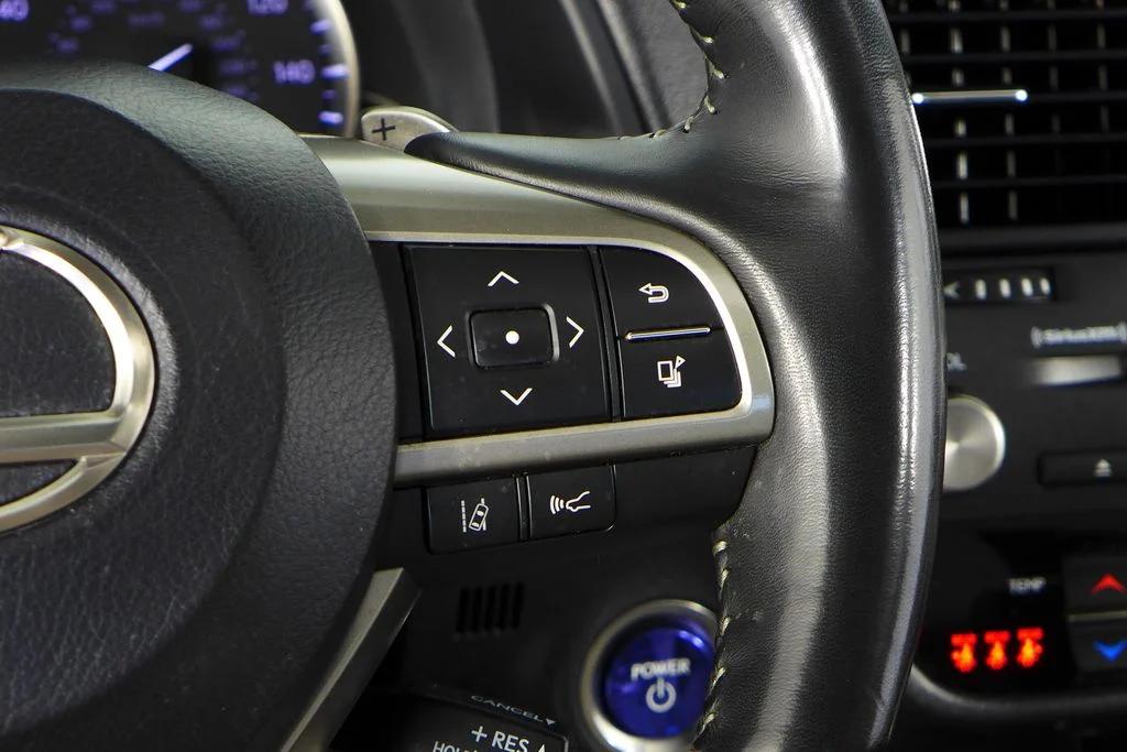 Used 2020 White Lexus 450h image 29