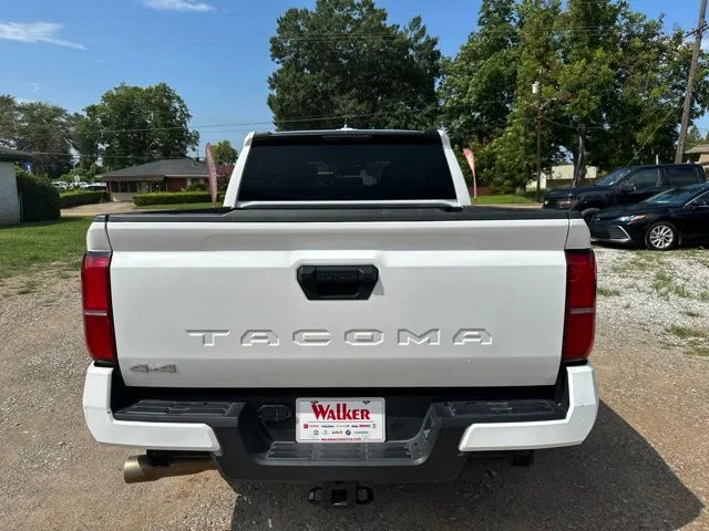 Used 2025 White Toyota SR5 image 12